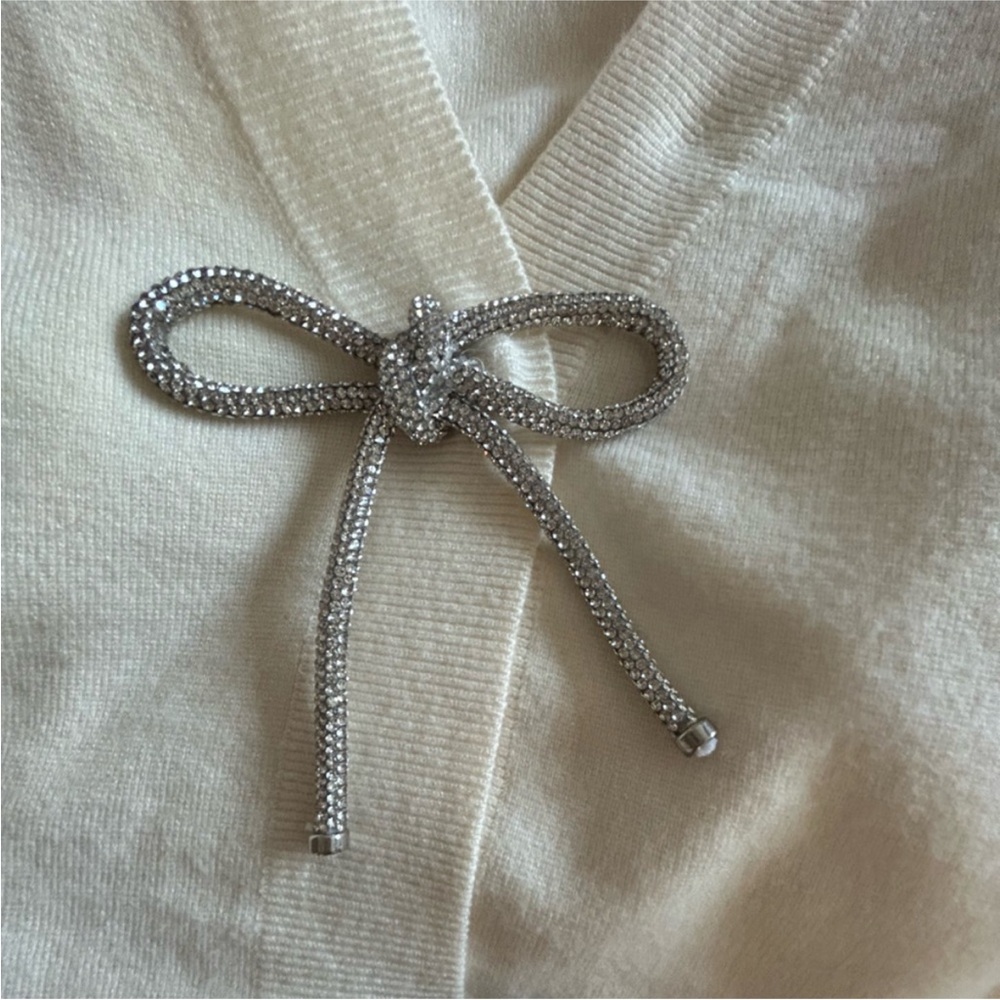 NWT Express Cream V-Neck Puff Sleeve Cardigan with Crystal Bow Ties - Picture 3 of 4